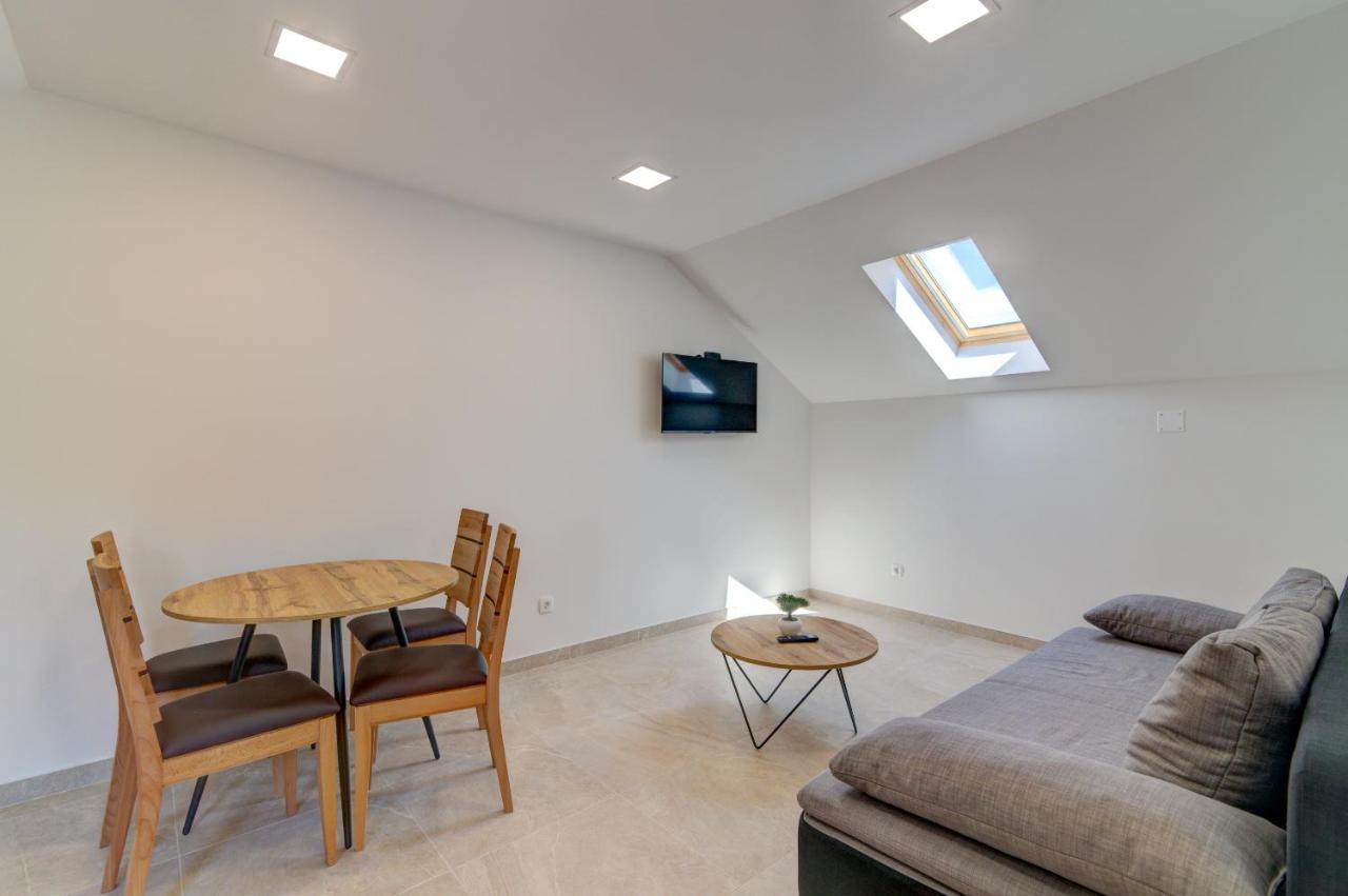 Rote Zora Apartment Senj  Bagian luar foto