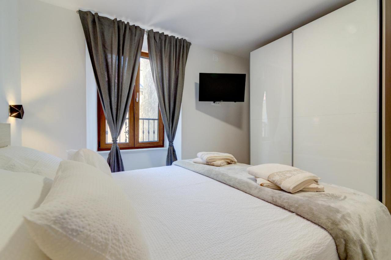Rote Zora Apartment Senj  Bagian luar foto
