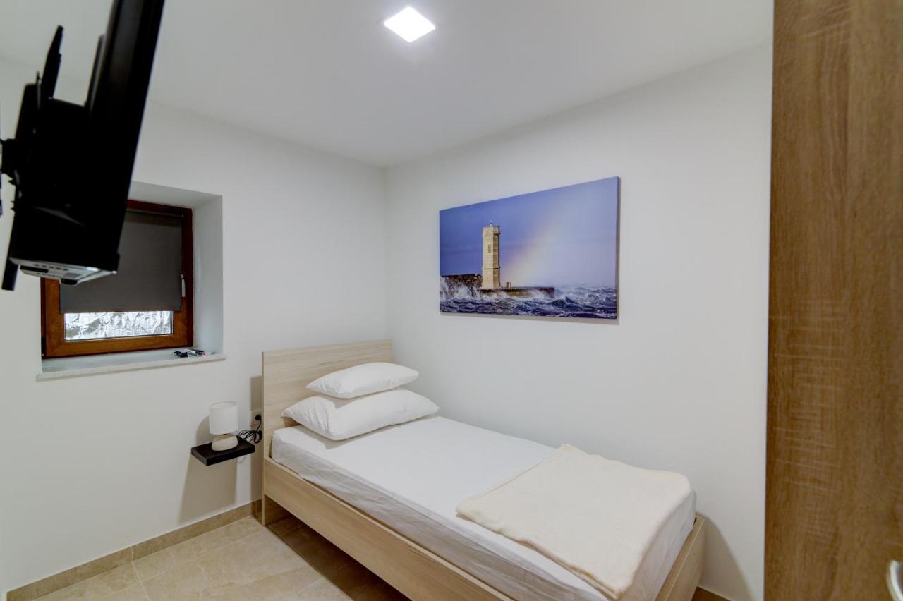 Rote Zora Apartment Senj  Bagian luar foto