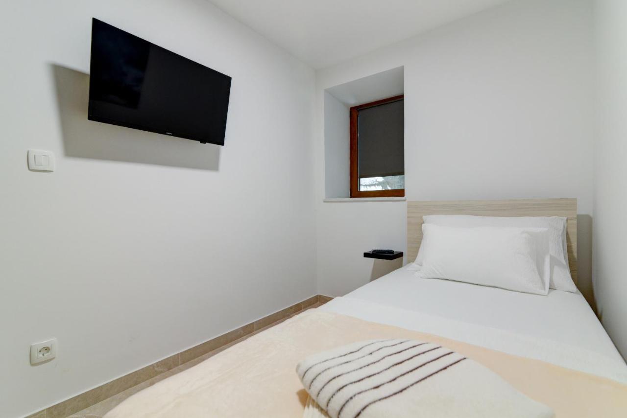 Rote Zora Apartment Senj  Bagian luar foto