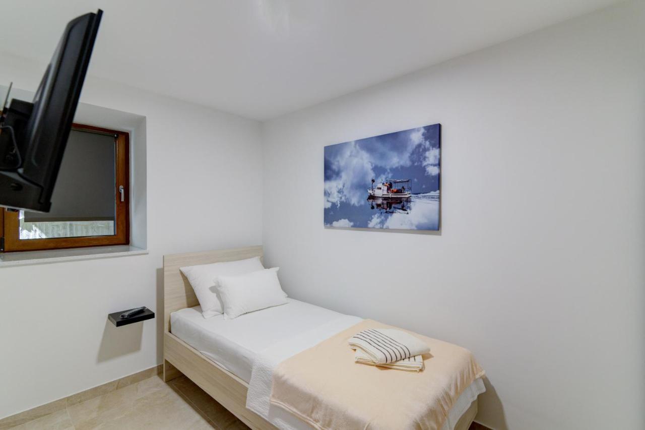 Rote Zora Apartment Senj  Bagian luar foto